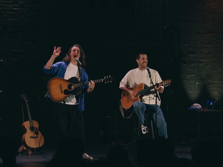 OFF JPR : 100 % MTL animé par Sinem Kara et David et ses amis chantent drôle