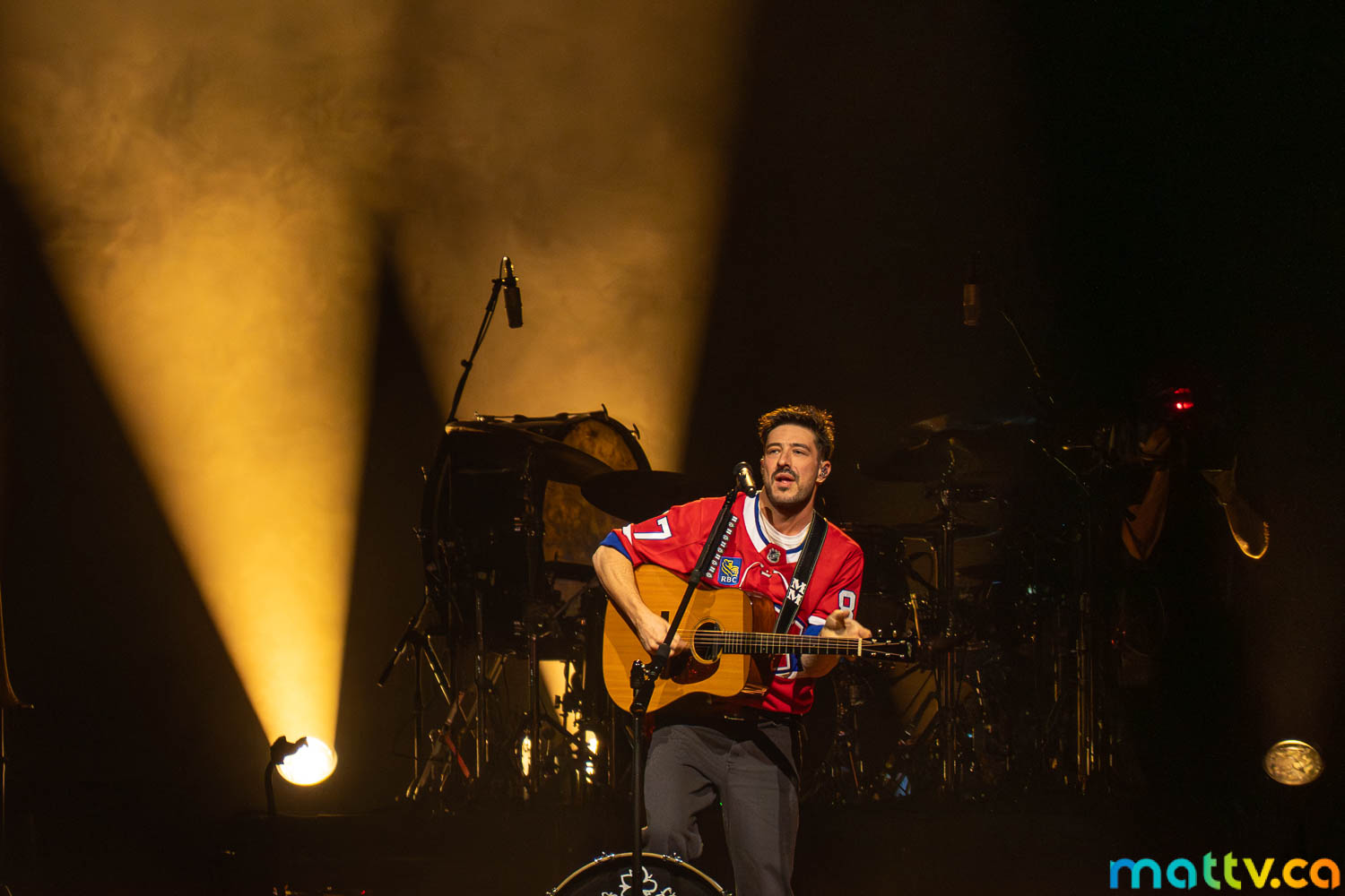 Marcus Mumford en chandail du CH