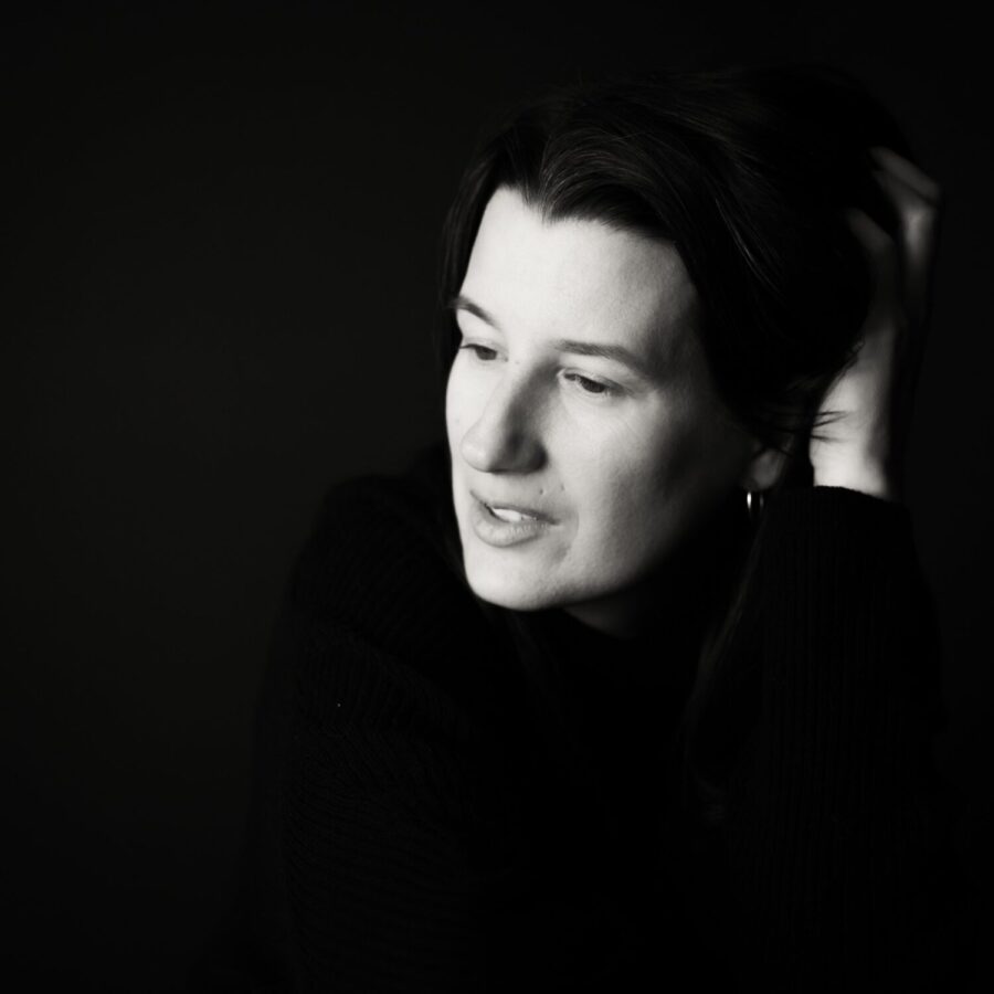 Stéphanie Bédard en noir et blance