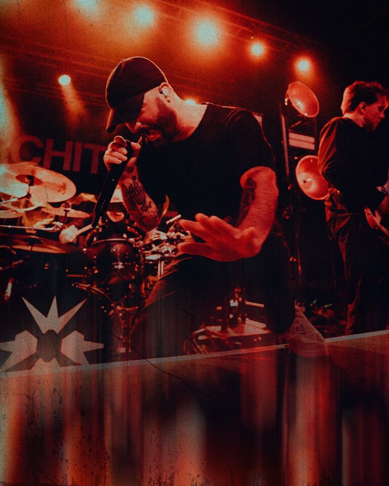 Entre la tête et le cœur : The Silence Follows Tour au MTELUS