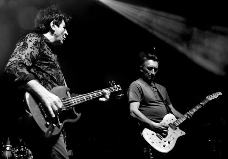 The Chameleons, Le scénario d’un pont entre hier et aujourd’hui