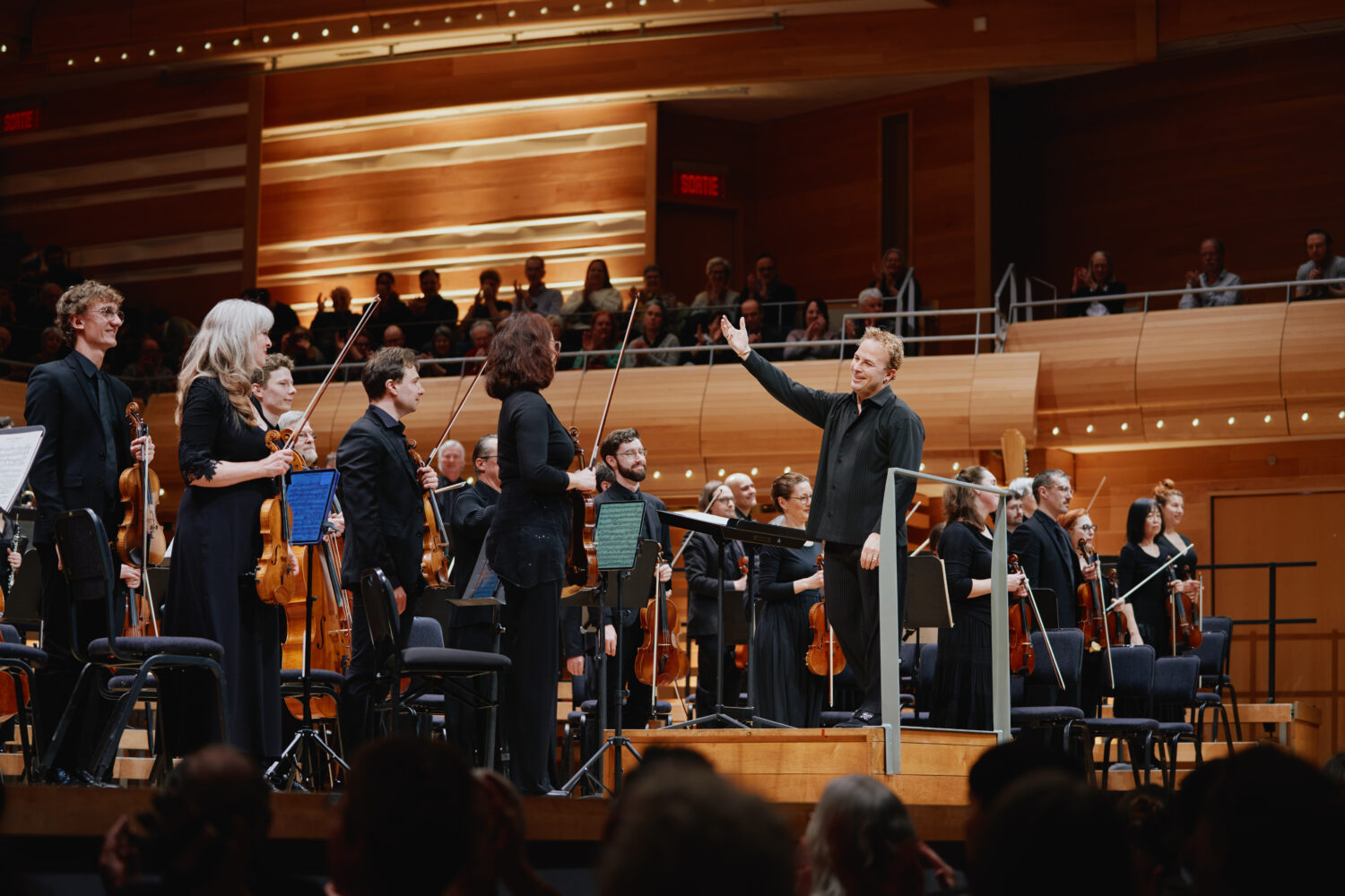 Nézet-Séguin salue des musiciens