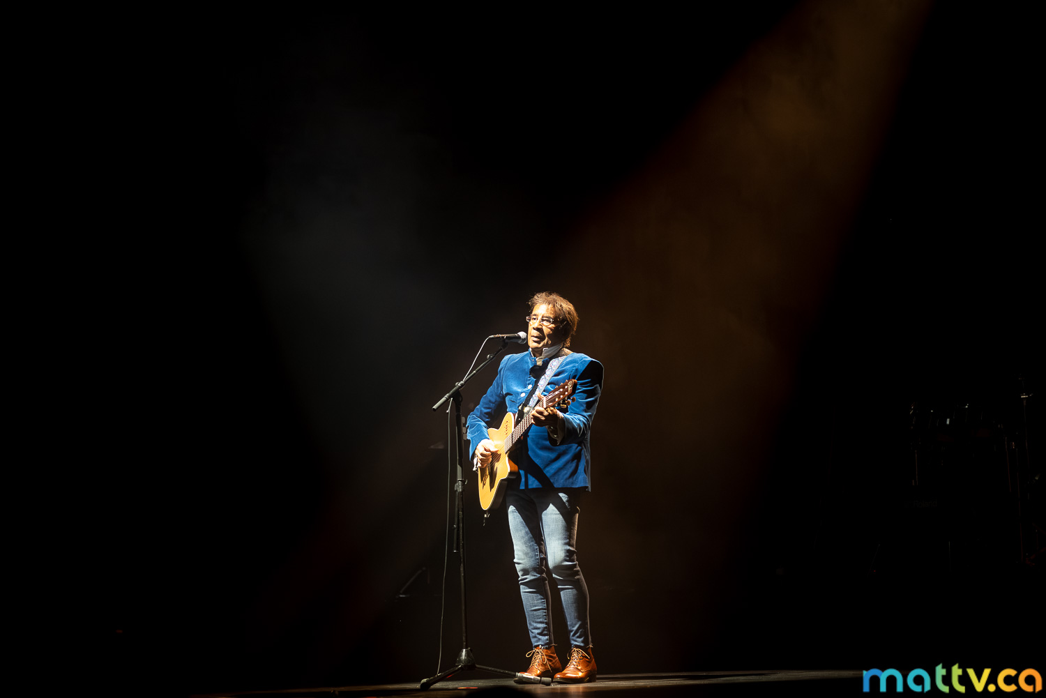 Laurent Voulzy tout seul sur la scène