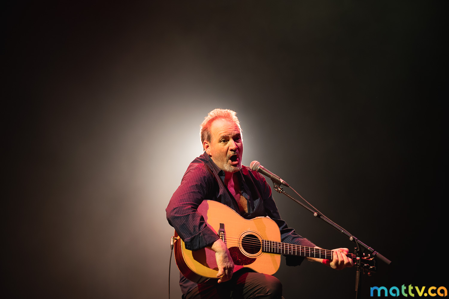Paul Piché avec la guitare aux Francos