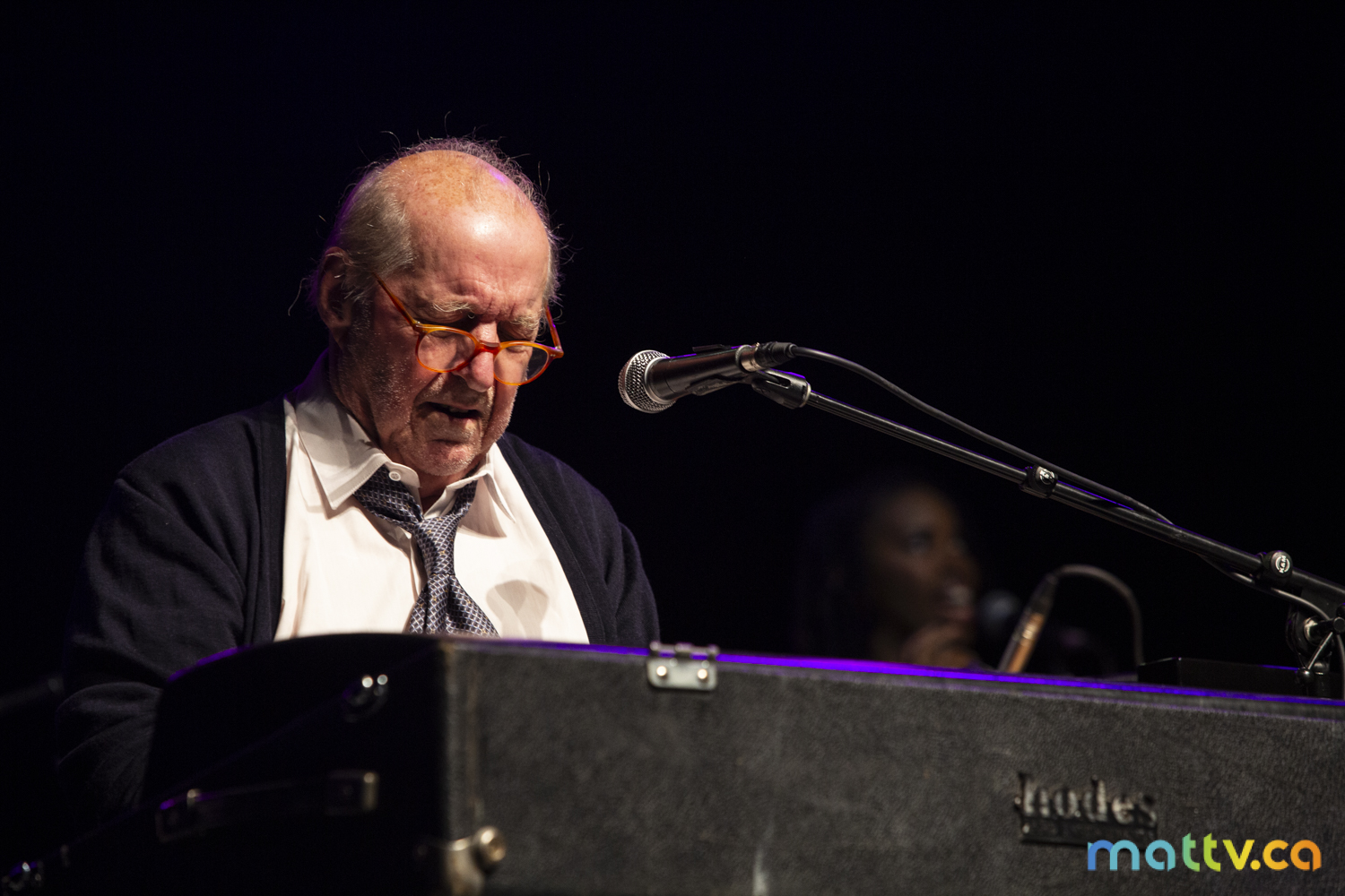 Alain Mion joue le piano