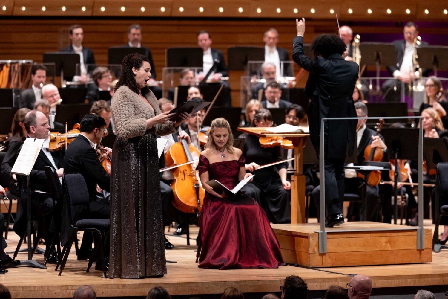 Miah Persson (soprano) et Rose Naggar-Tremblay (contralto) chantent avec l'OSM