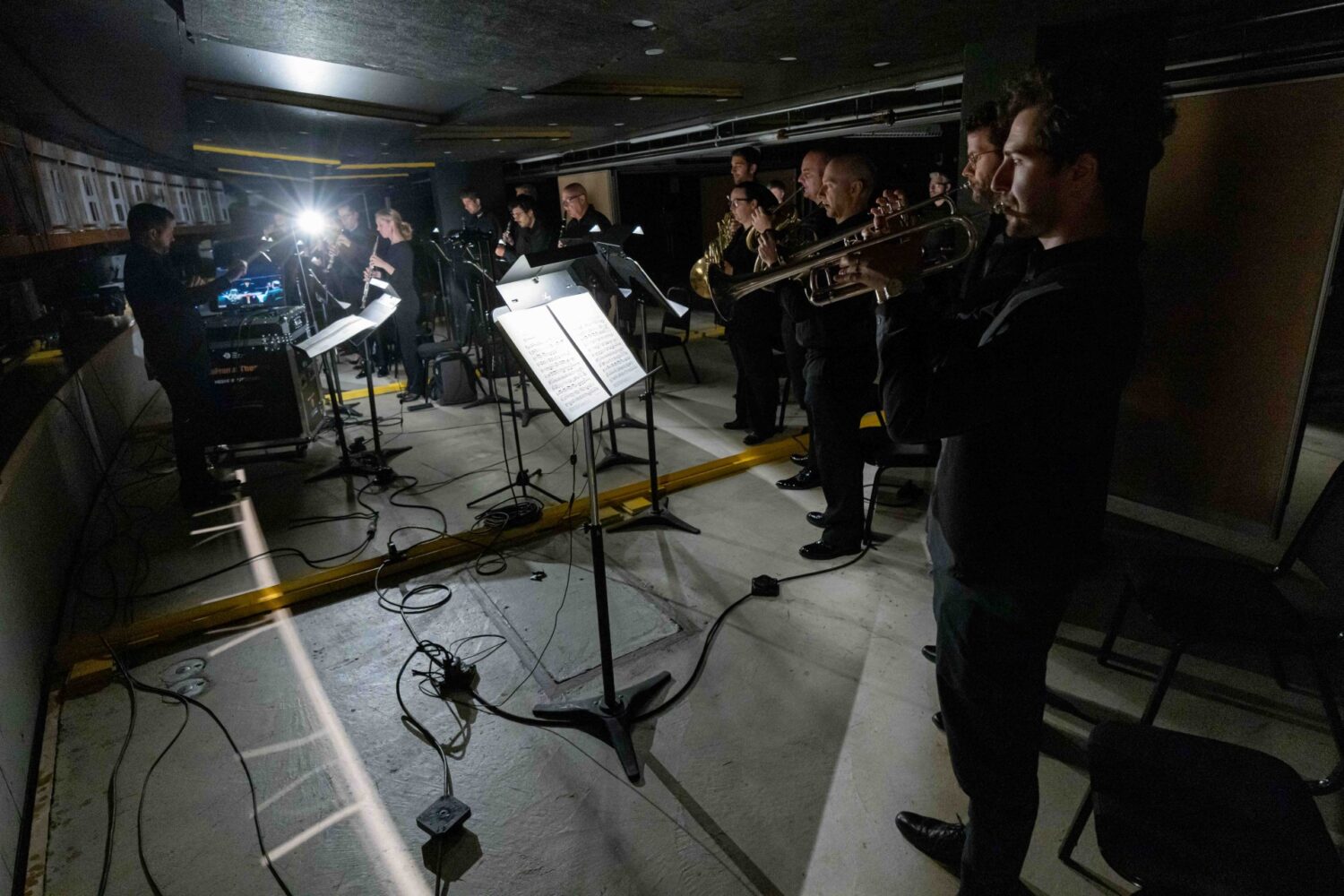 L'orchestre de l'OSM joue en dessous de la scène